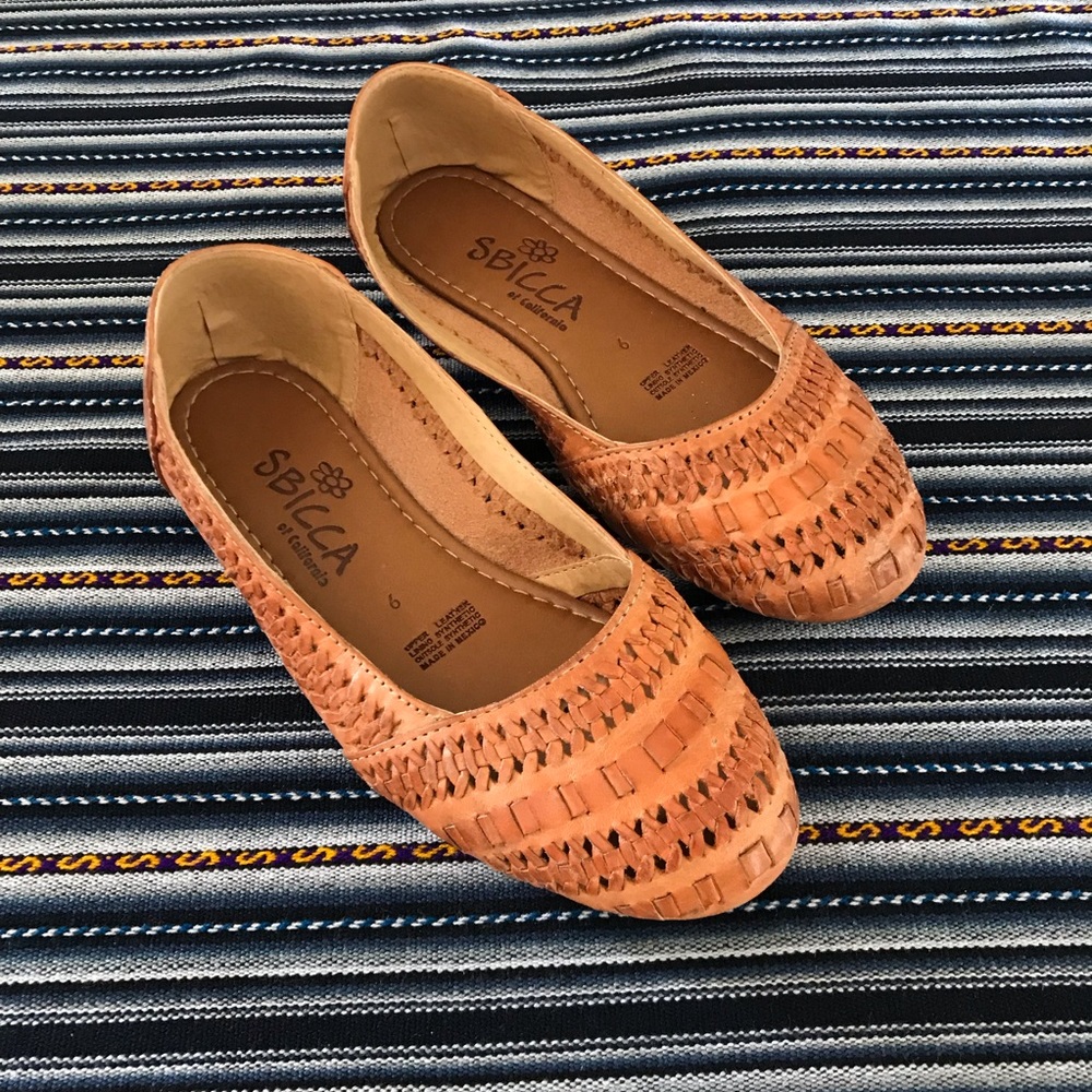 Brown huarache style ballet flats, size 6